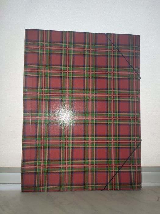 Папка А3 формат на резинке ламинированная для бумаг