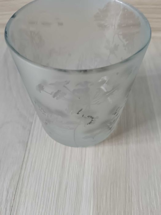 Świecznik z kwiatowym motywem