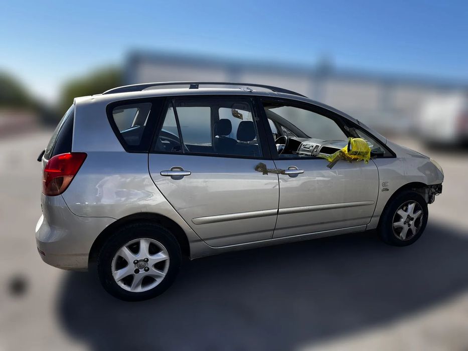 Toyota Corolla Verso E12 2.0 D-4D de 2002 para peças