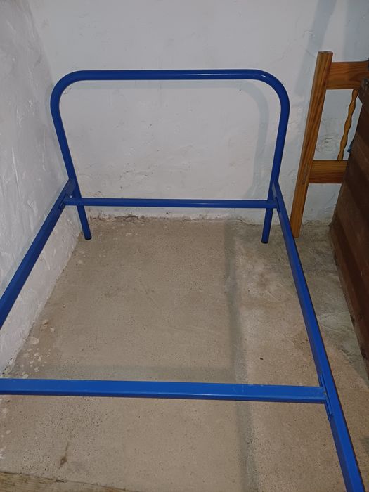 Cama solteiro ferro azul
