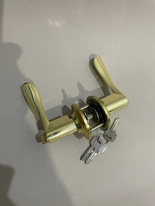 Ручка дверная с защелкой и ключами 3шт Бронза НОРА М