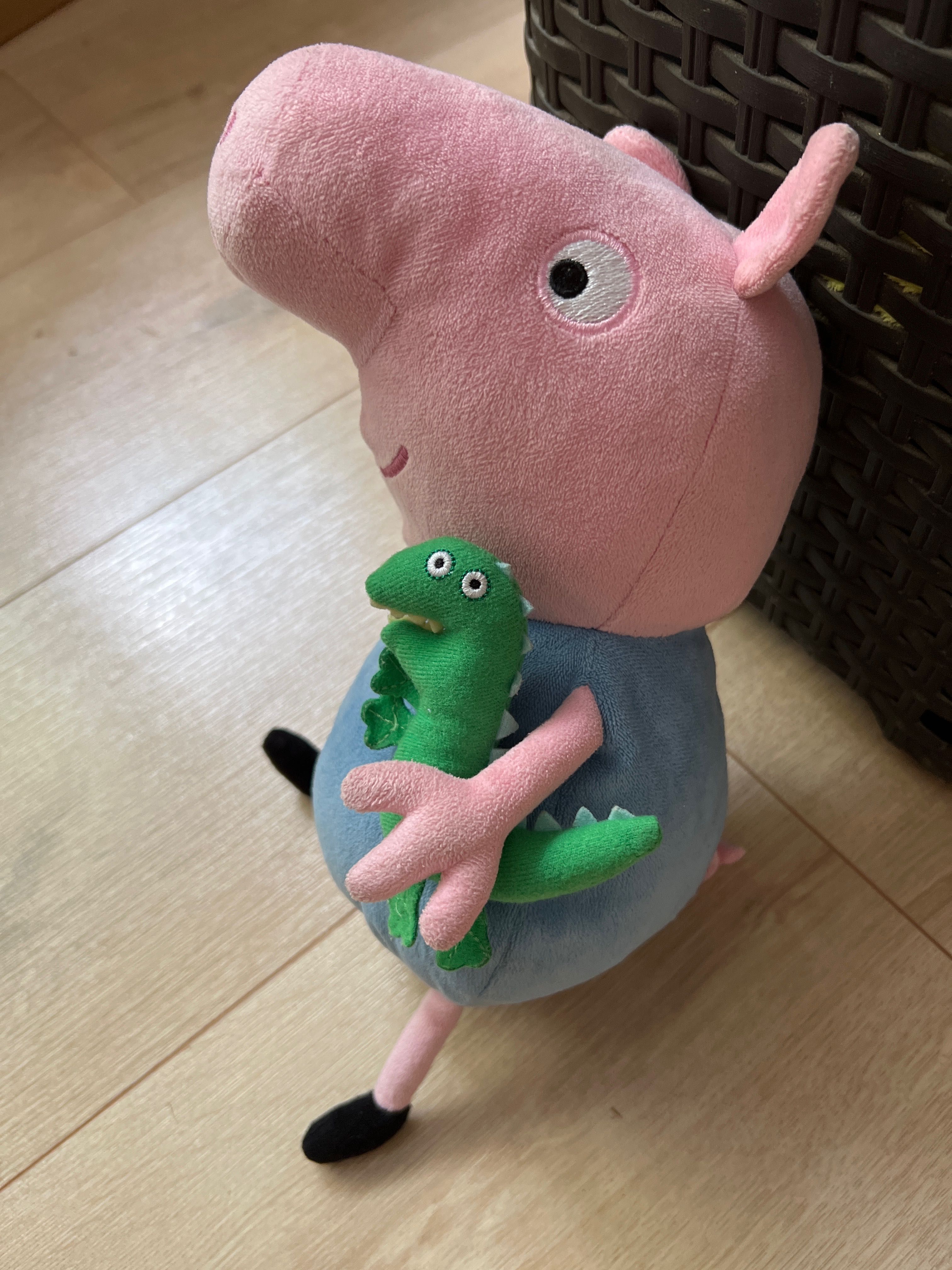 George z dinozaurem - maskotka Świnka Peppa