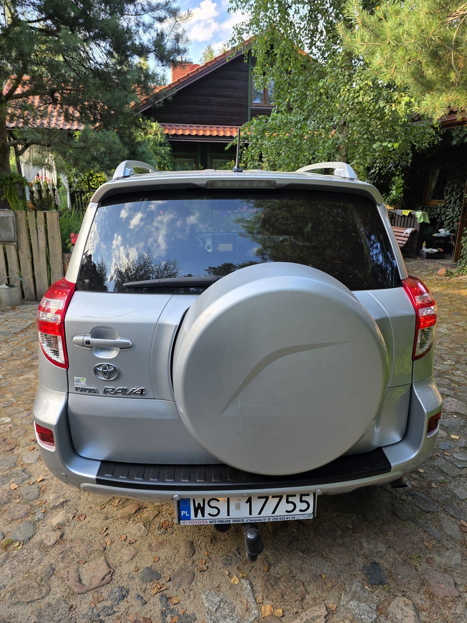Toyota RAV4, benzyna  2010 r.