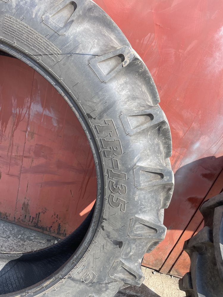 Opony 13.6 R36 BKT TR-135 jak nowe z felgami koła
