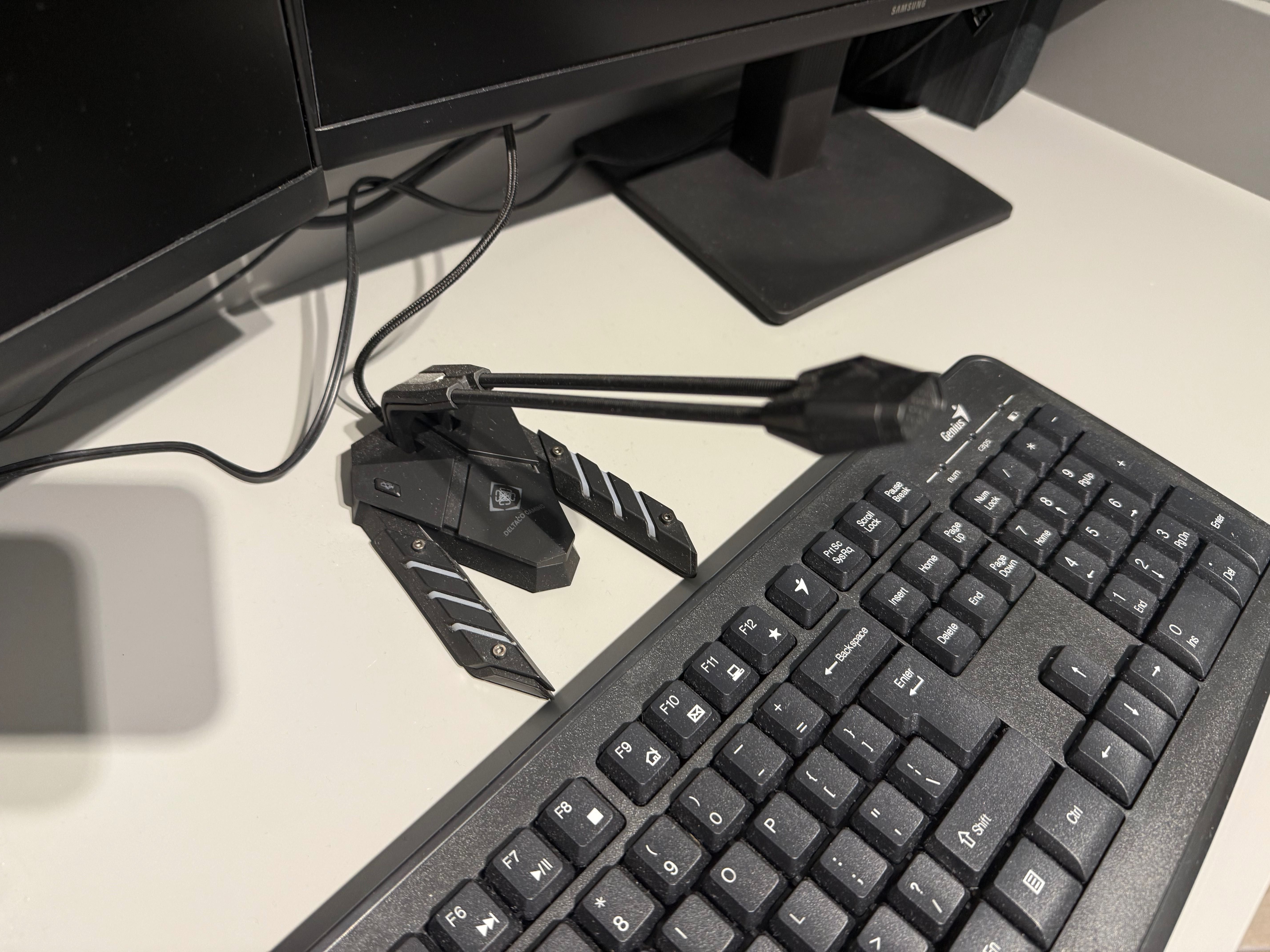 2 monitory+komputer+mikrofon+klawiatura+mysz+głośniki(nowe)