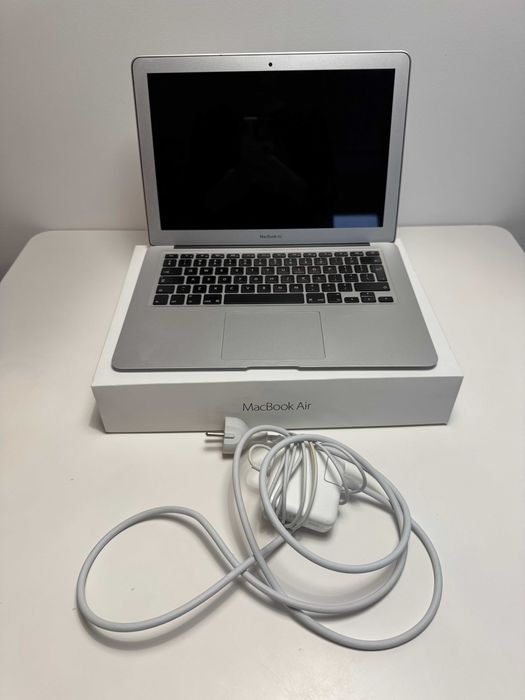 MacBook Air 13” (2017) | i5 / 8 GB RAM / 128 GB SSD | Idealny stan