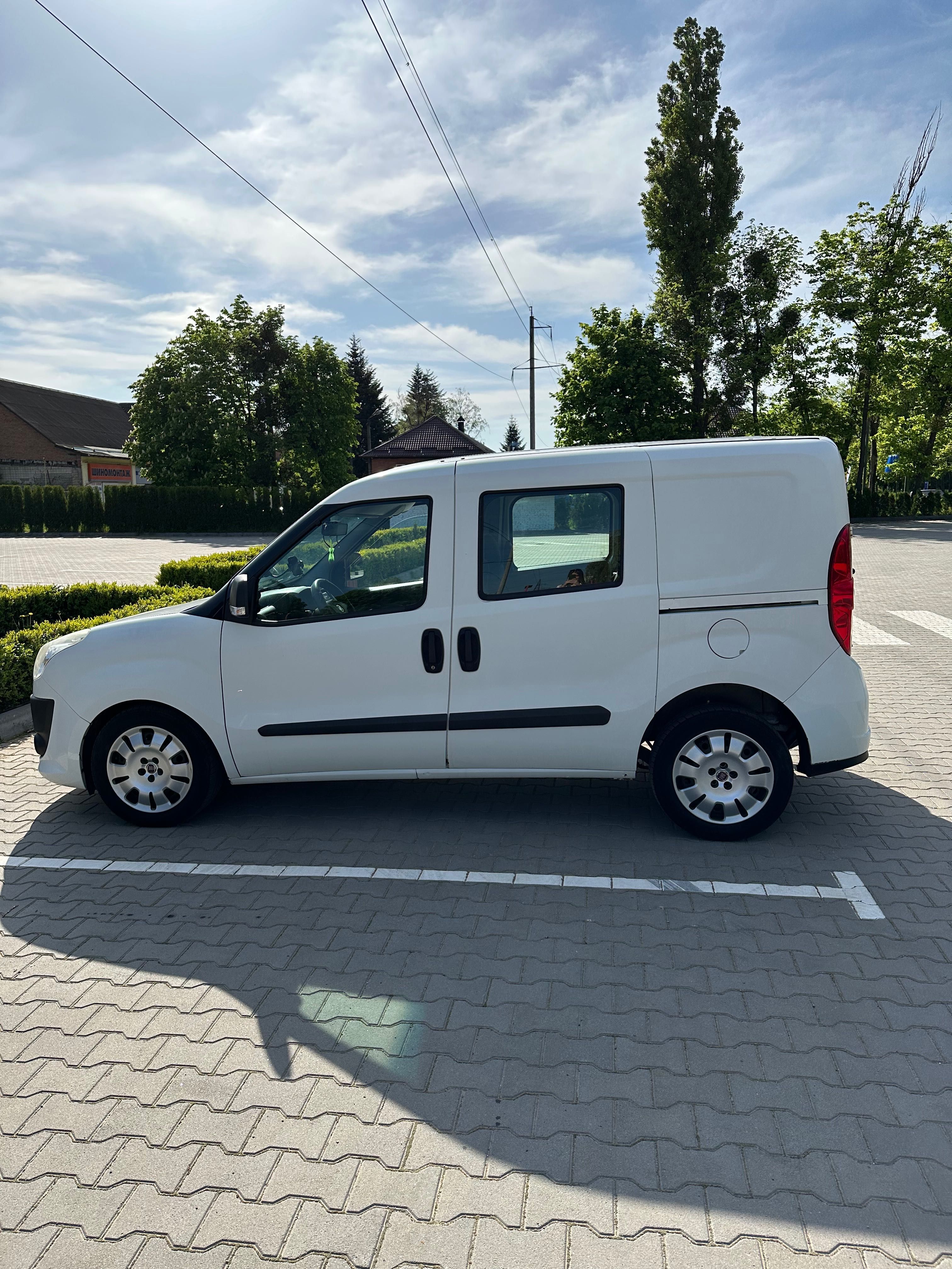 Продам Fiat Doblo пасажир 2013 2.0 дизель