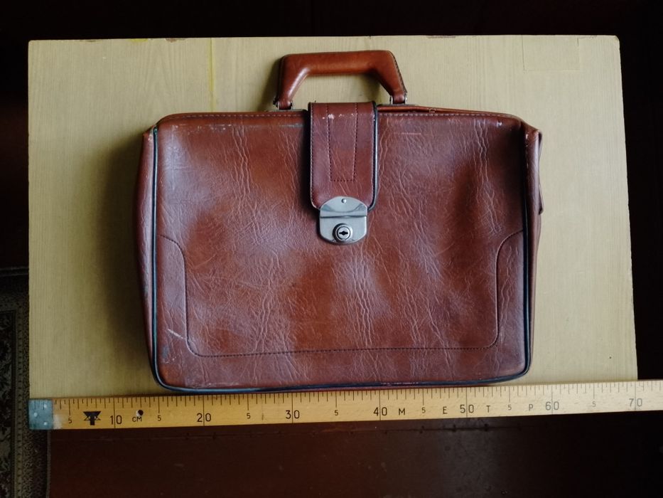 Продається портфель і сумка.