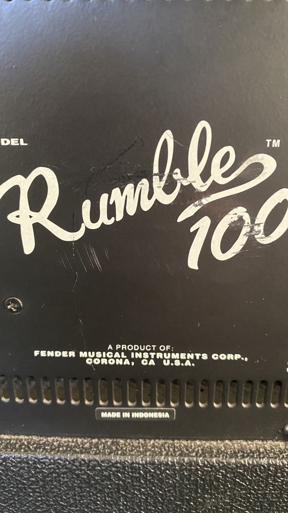 Комбик усилитель для бас гитары Fender Rumble 100