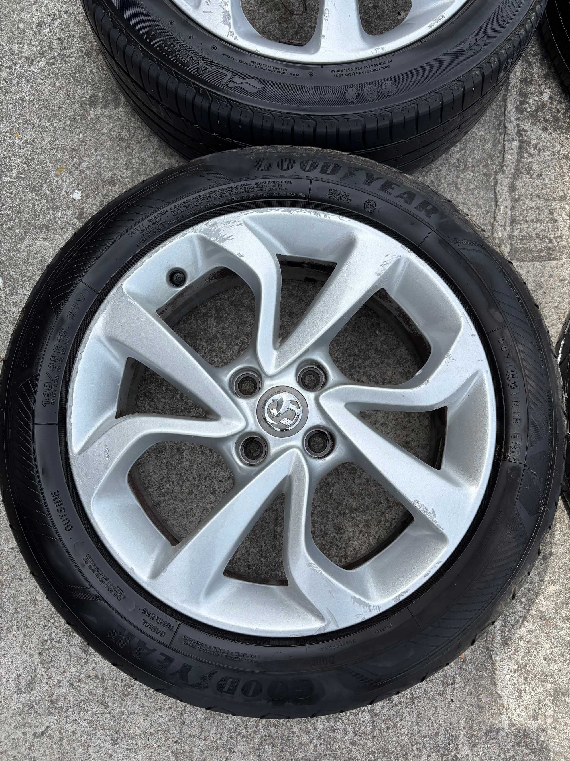 Opel Corsa Adam Koła Felgi Aluminiowe Z oponami 16 cali 4x100