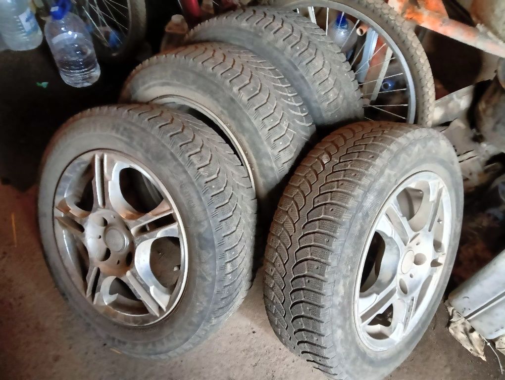 Колёса разболтовка 4x114.3 r продам зима с дисками185/65/15.  запаска