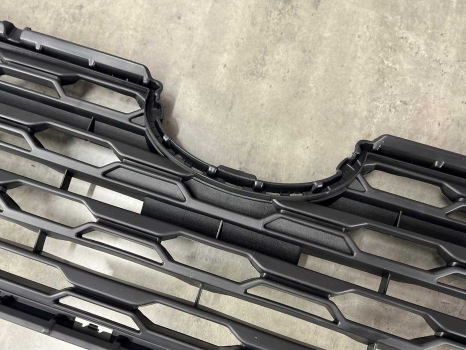 Решітка радіатора ( чорна ) - Toyota RAV4 ( XA50 ) 53112-42140