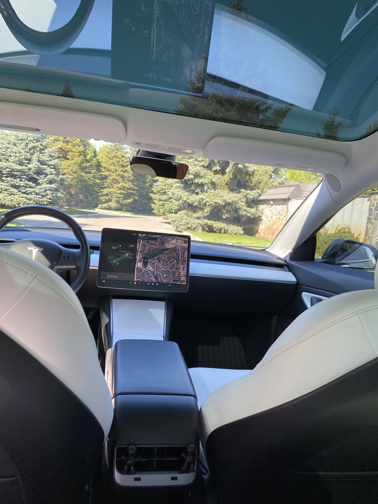 Tesla model 3, 2019.