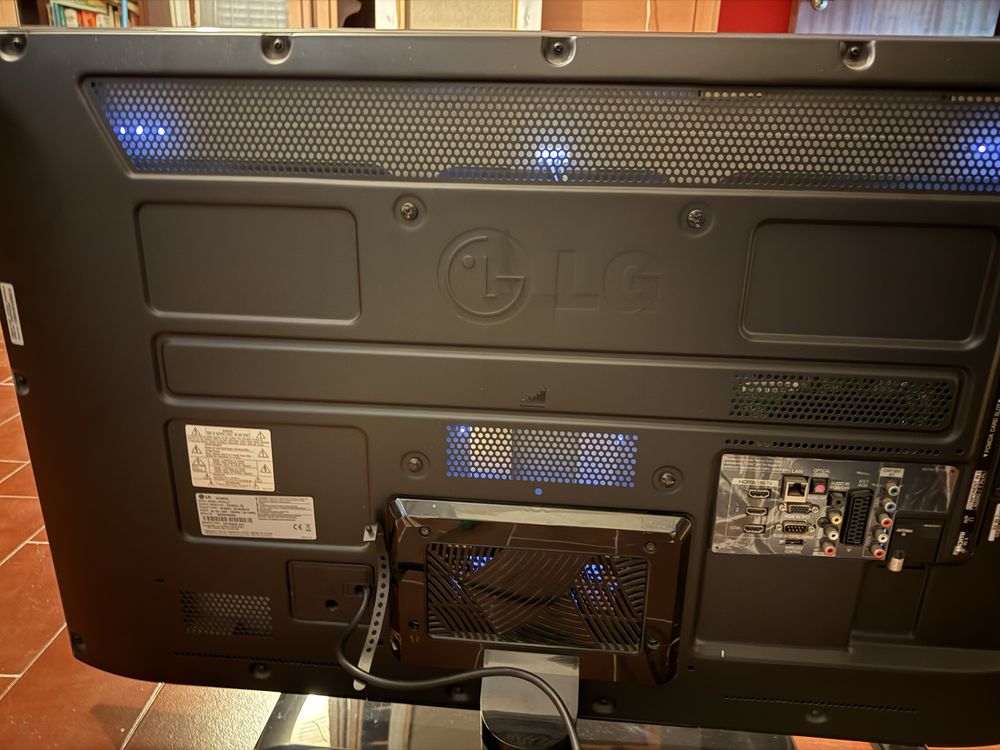 TV LG 37″ Full HD LED LCD USADA – Modelo 37LE5510 - com dongle Wi-Fi