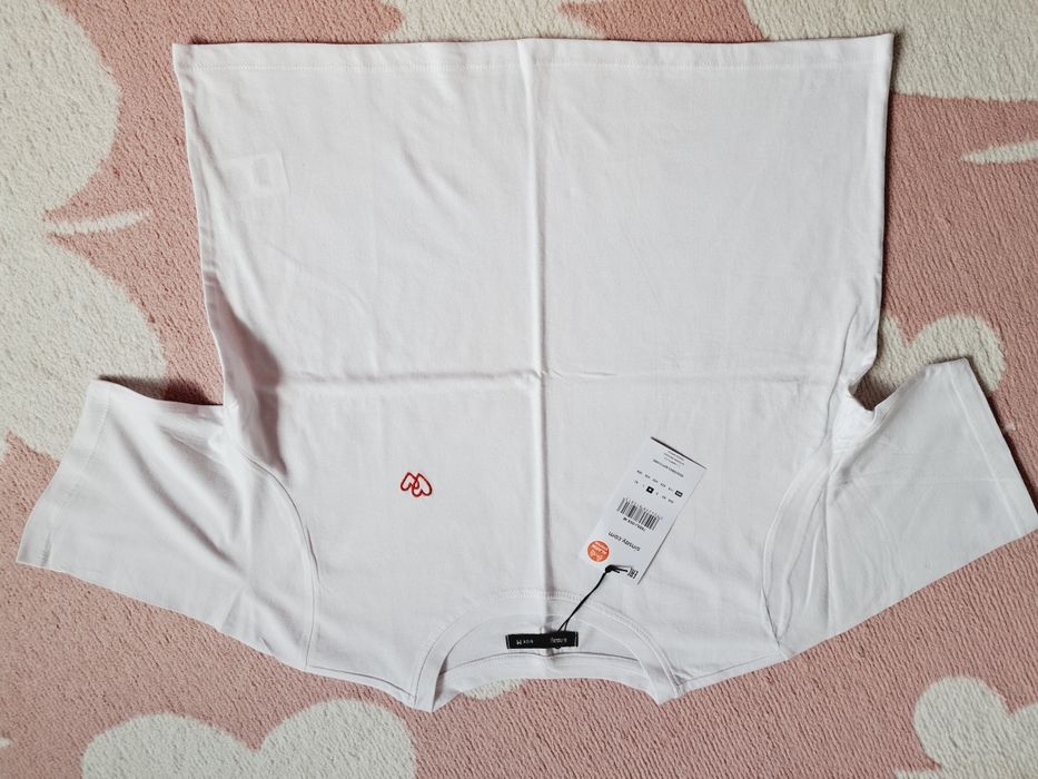 Nowy biały t-shirt z czerwonymi serduszkami roz. M lub 164/170