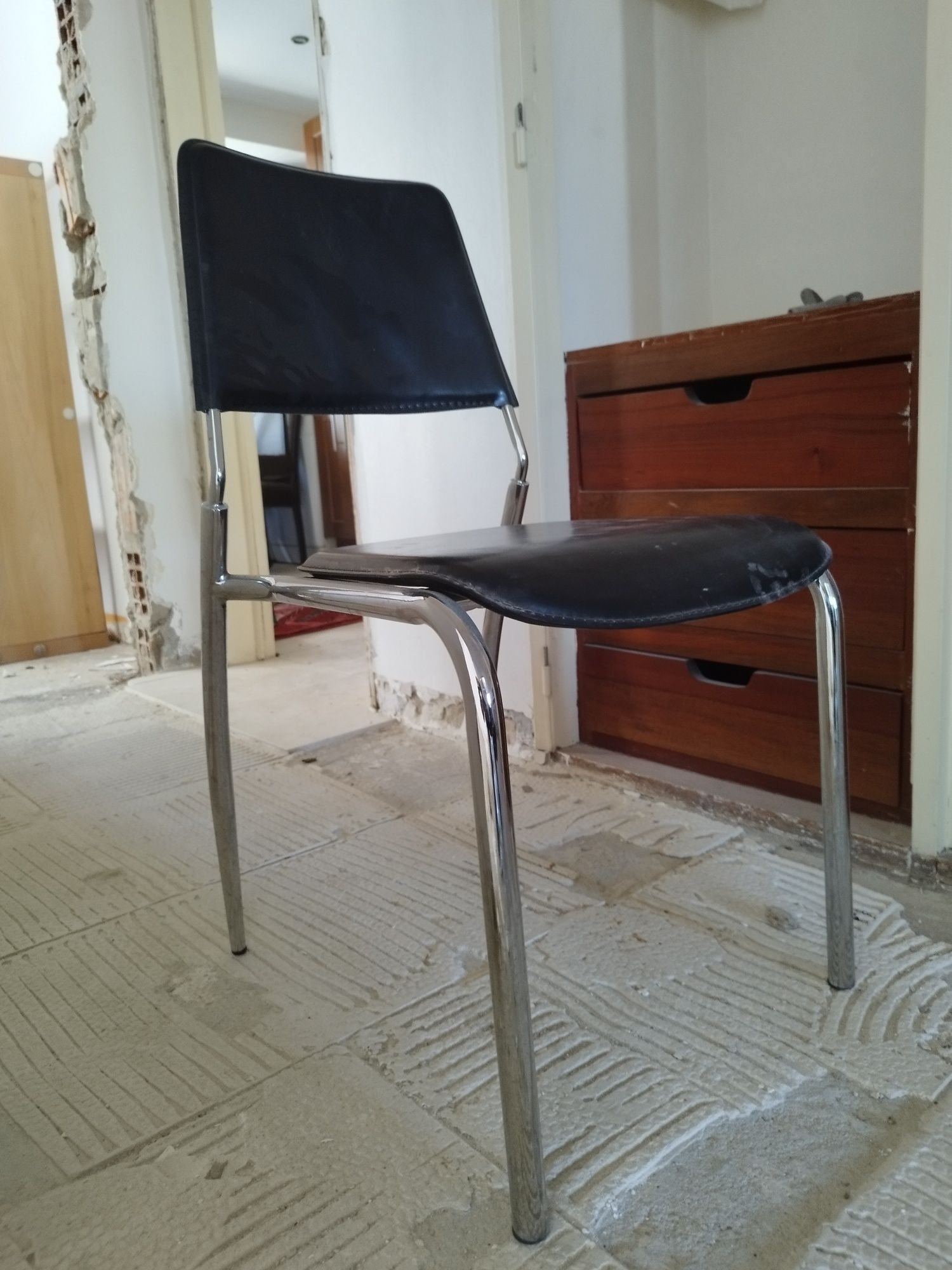 Mesa de vidro e 4 cadeiras