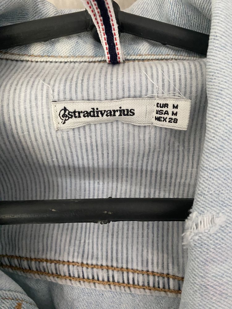 Джинсова куртка Stradivarius