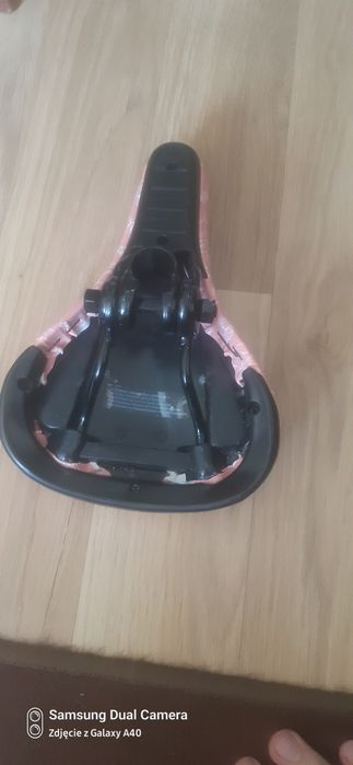 Sprzedam nowe siodełko do roweru dla dziewczynki kolor różowy .