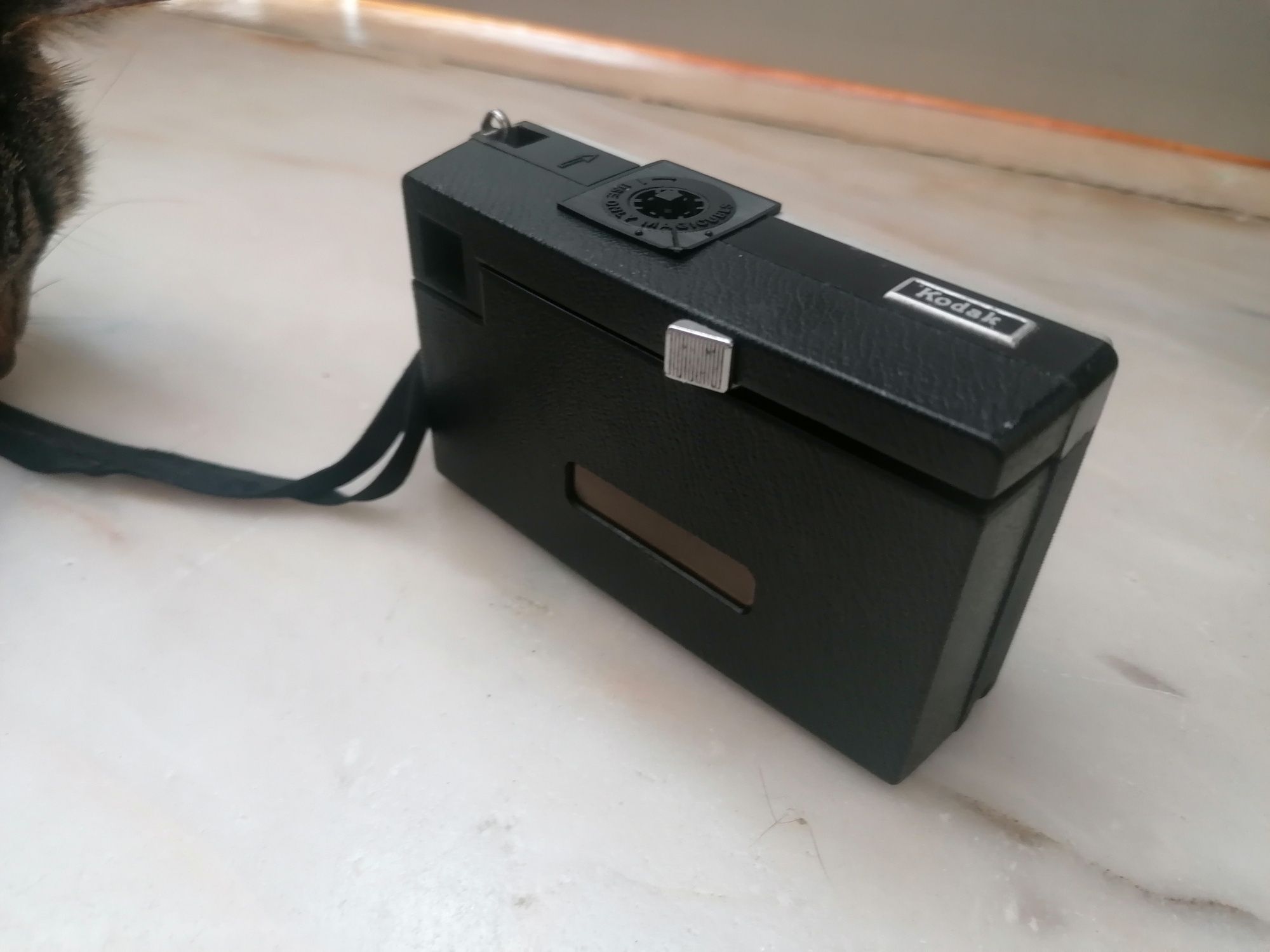 Kodak instamatic X-15 

Tem um design clássico, e é uma peça notá
