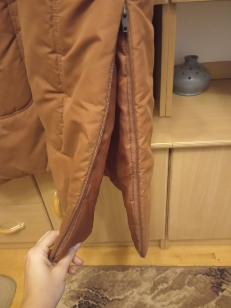 Długa kurtka kolor ceglany z wywijanym kołnierzem