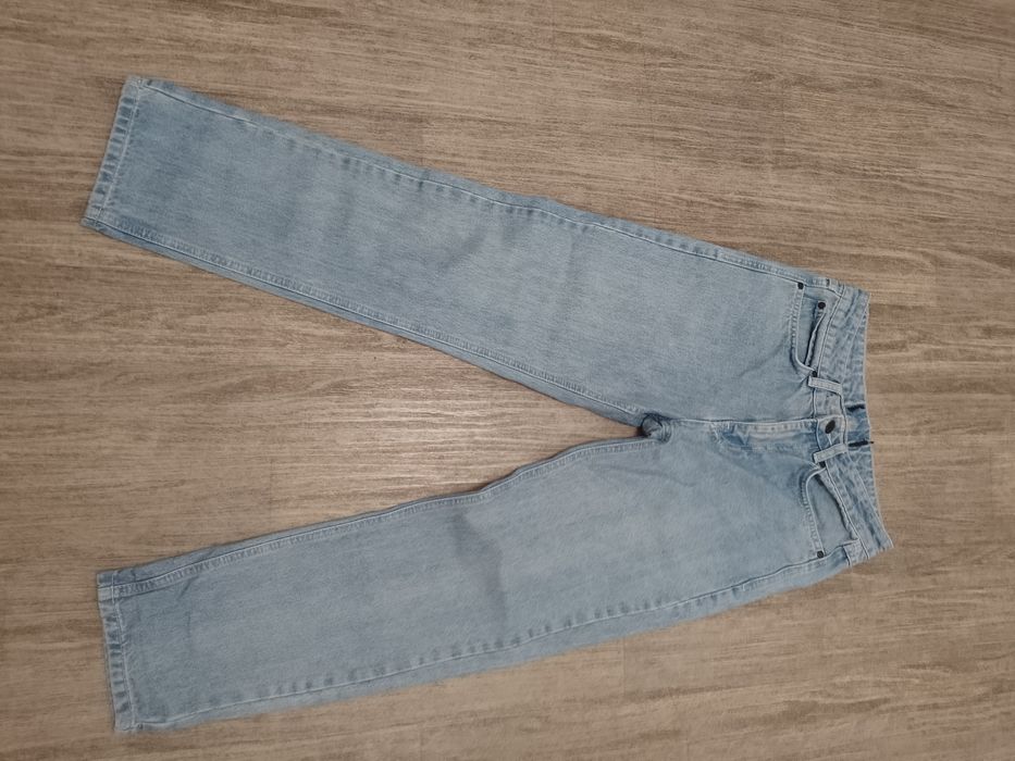 Sprzedam damskie spodnie jeansowe rozmiar S.