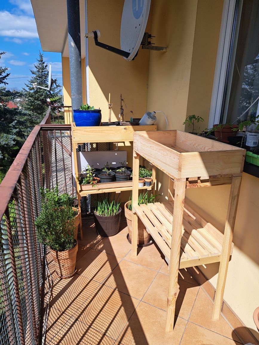 Nowe stojaki drewniane