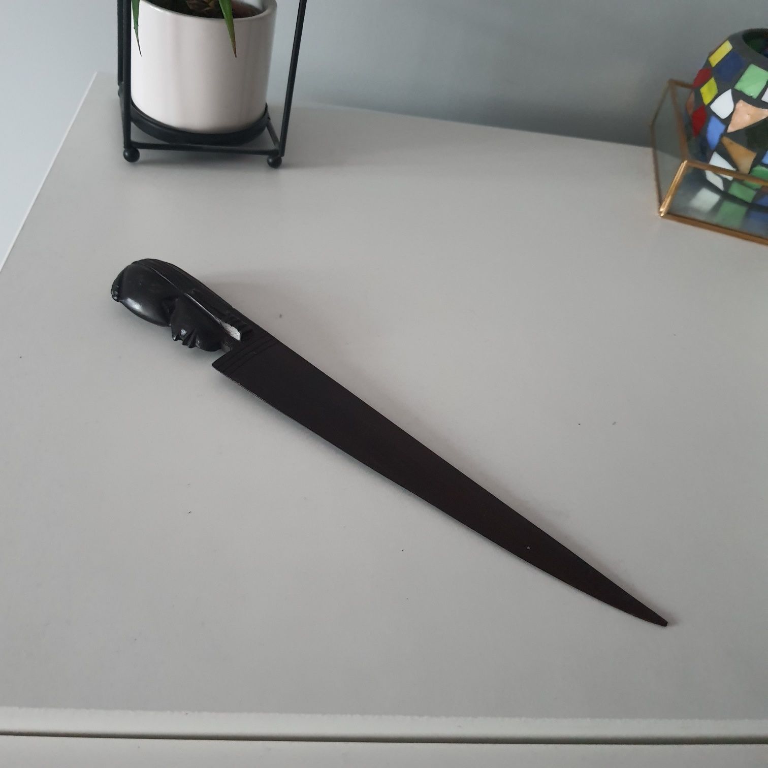 Nóż do papieru drewniany afrykański pięknie zdobiony lata 60-te ozdoba