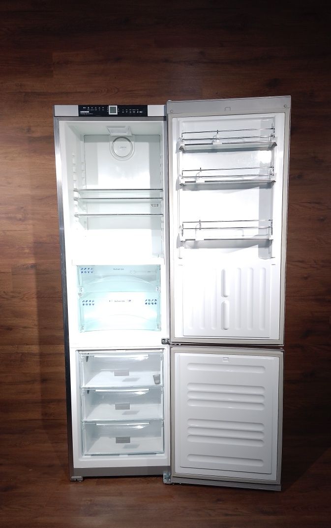 Холодильник Liebherr CBNPes 3756 Bio Fresh No Frost 201см
