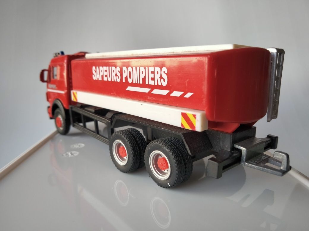 1/87 Mercedes Actros Cisterna - Bombeiros (Hongwell)