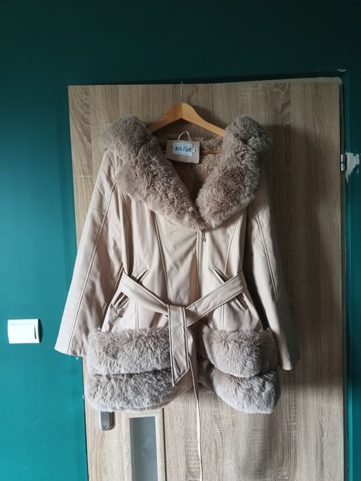 Płaszczyk kurtka z futerkiem z eko skóry