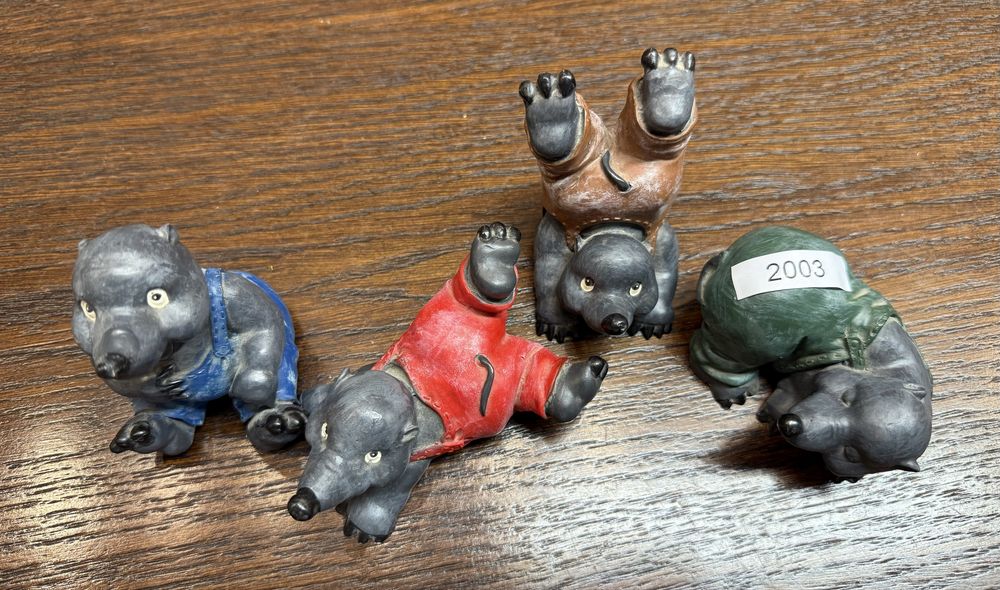 Figurka kret krecik komplet zestaw 4 sztuki dekoracja kolorowa 2003