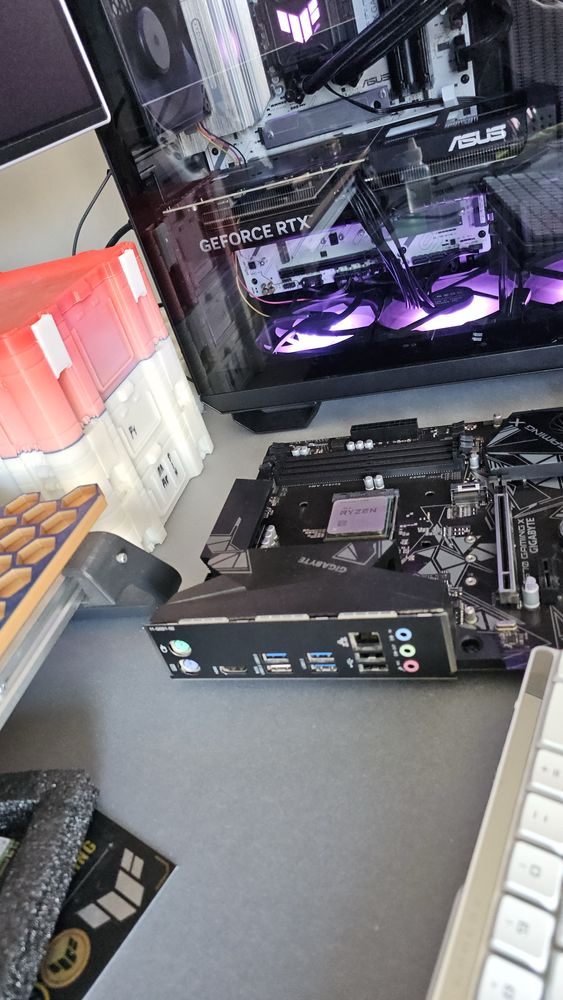 Ryzen 9 3900x , X570 GAMING, 32 Gb ddr 4