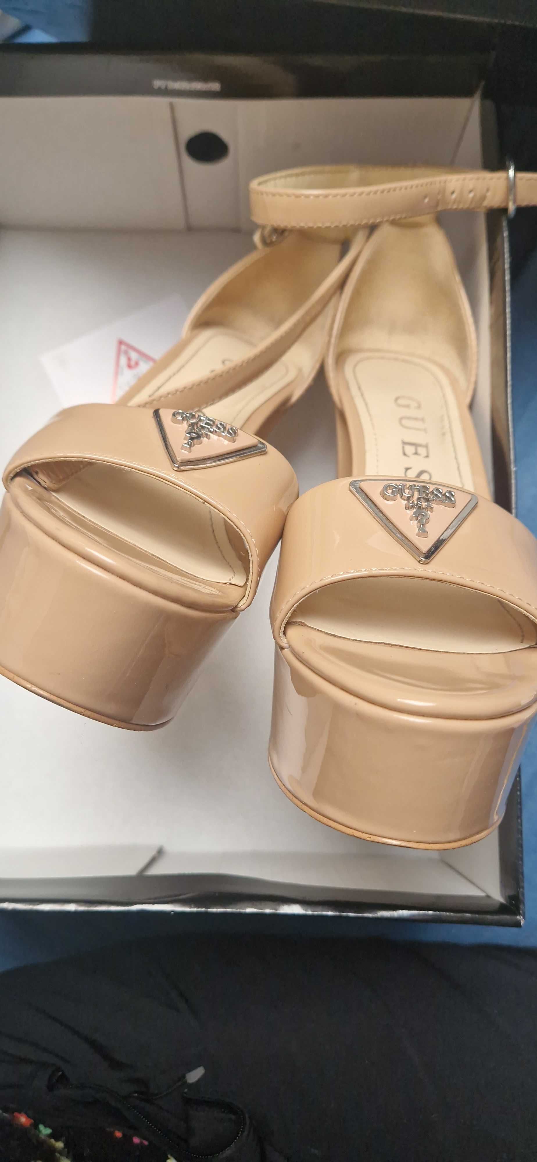 Buty sandaly na koturnie platformie  wysokie obcasy na slupku GUESS