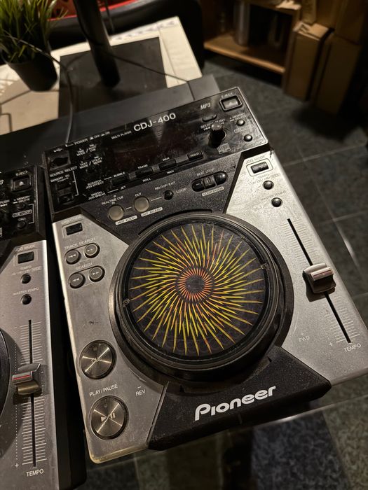 Pioneer DJ – 2x CDJ-400