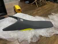 Siedzenie kanapa Husqvarna SM 701  oem jak nowe KTM 765.04.099.000