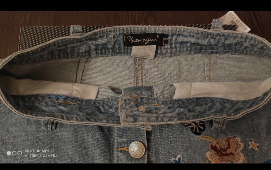 Spódnica jeansowa z haftem rozmiar 36