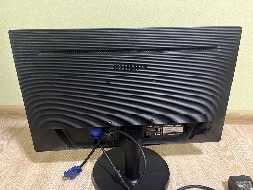 Продаю блок bravo + монітор philips + в подарунок клавіатура