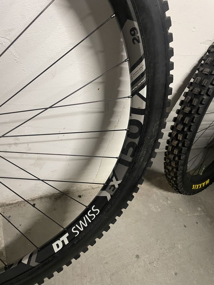 Koła enduro DT SWISS z oponami Maxxis i Cush Core