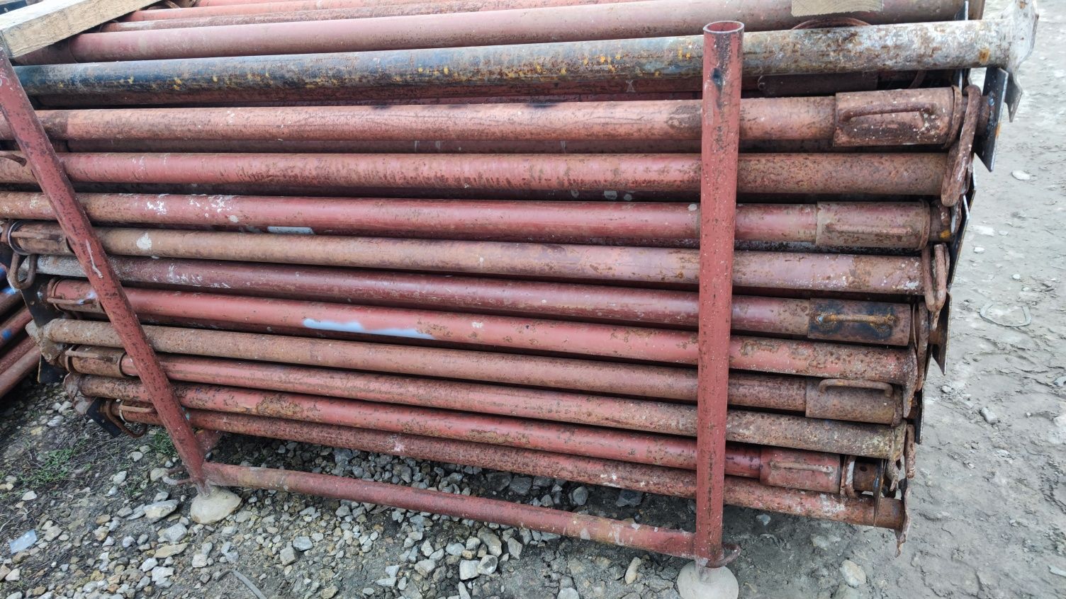 Podpory budowlane stemple metalowe regulowane sztyce  doki  dzwigar