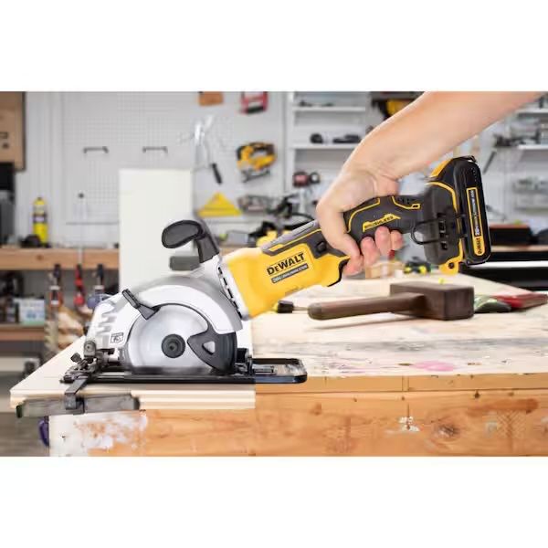 Дискова пила Dewalt dcs571