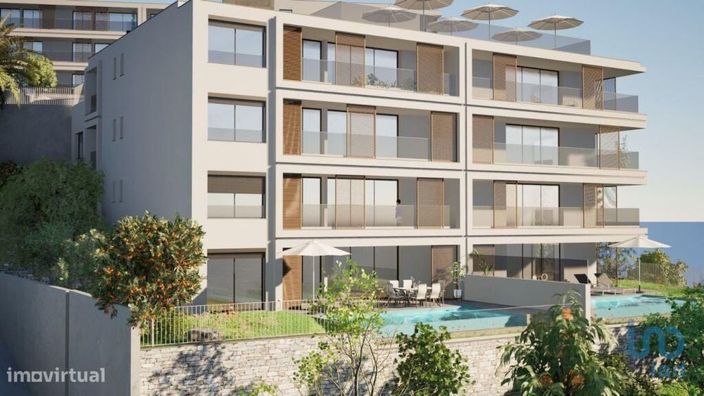 Apartamento T2 em Estreito de Câmara de Lobos de 99,00 m2