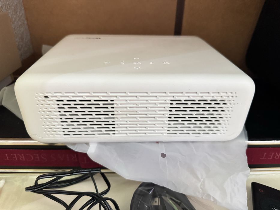 Проектор Aurzen Eazze D1