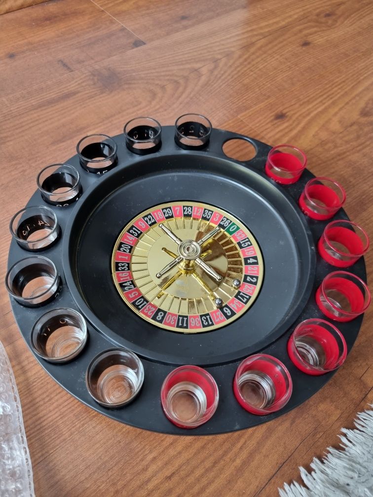 Jogo roleta de bebida - drinking roulette