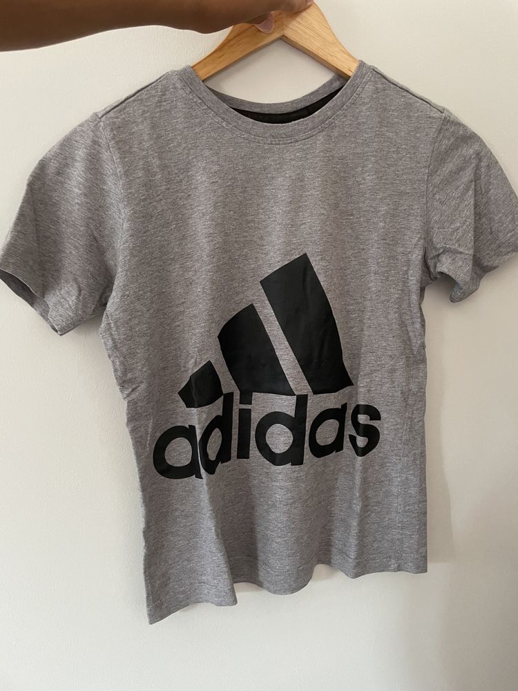 T-shirt cinzenta Adidas