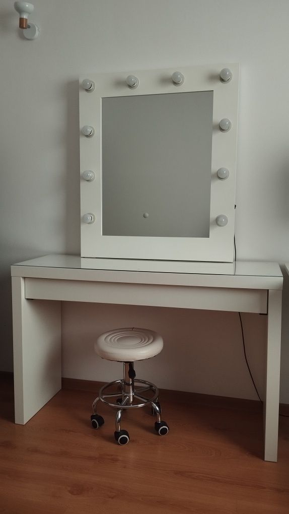 Toaletka MALM z lustrem i krzesłem