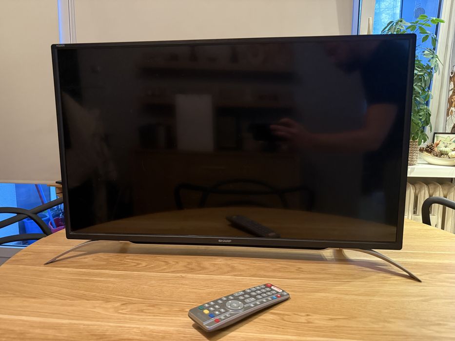Telewizor Sharp 32 cale, LED, Smart TV, Netflix - stan bardzo dobry