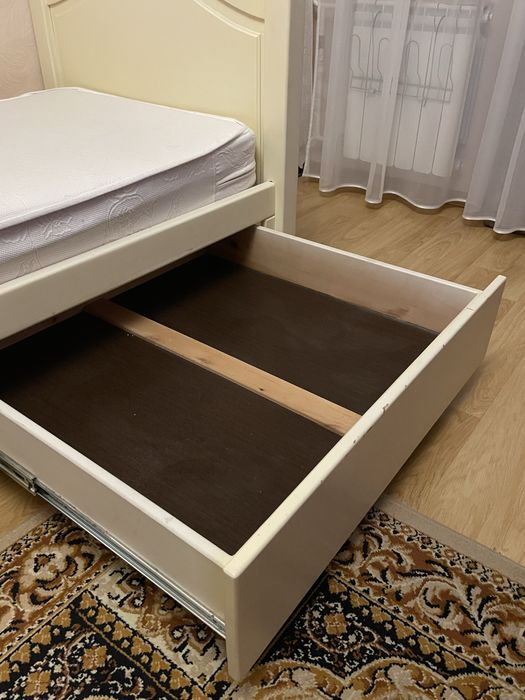 Ліжко односпальне з шухлядами та матрацом