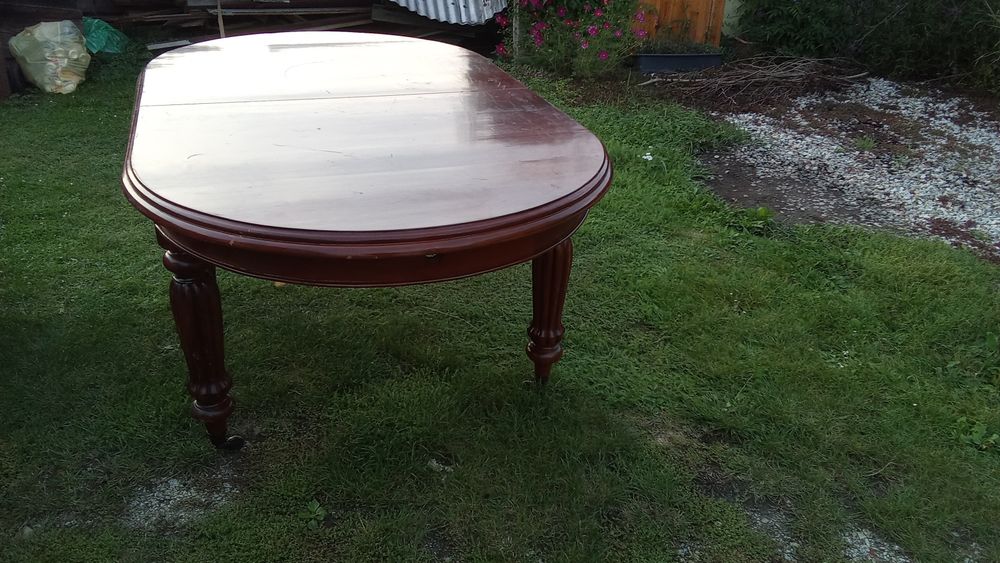 Ława drewniana na kółkach