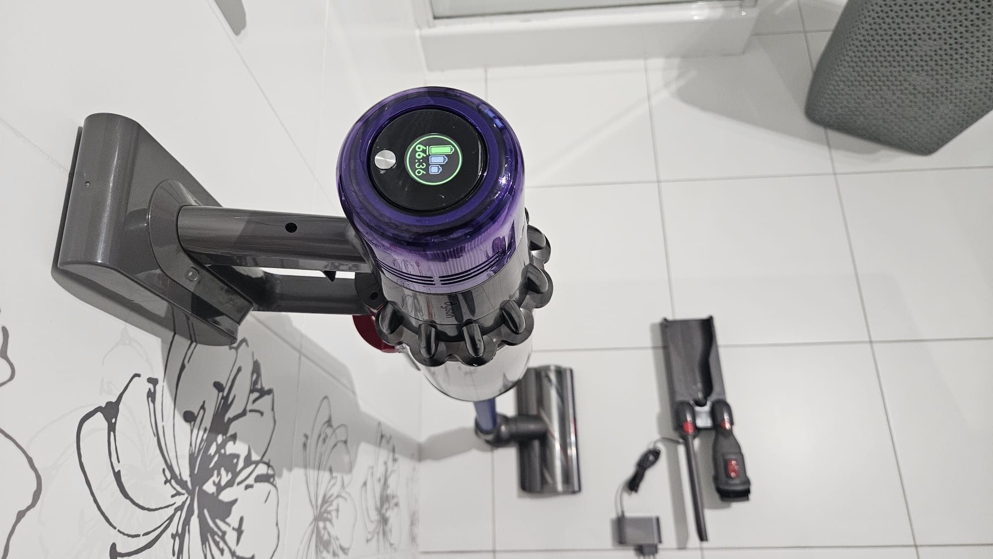 Odkurzacz pionowy Dyson V11 bardzo ładny