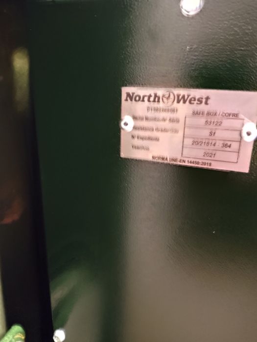 Cofre para 2 Armas + 2 Capas